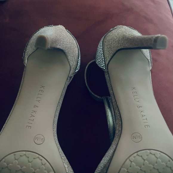 Kelly & Katie Conradd Women’s Sandal.❤️ - Picture 10 of 12